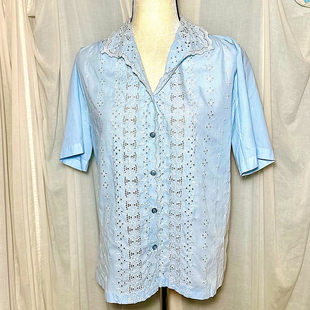 🌟 Vintage Embroidered Lace Eyelet Top /Pajama Top #1 - Picture 2 of 4